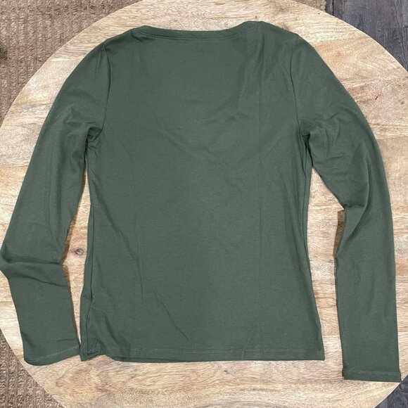 5/$20 NEW M Women's Green Scoop Neck Tee - Picture 2 of 3